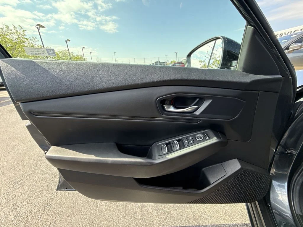 Used 2025 Blue Honda SE image 13