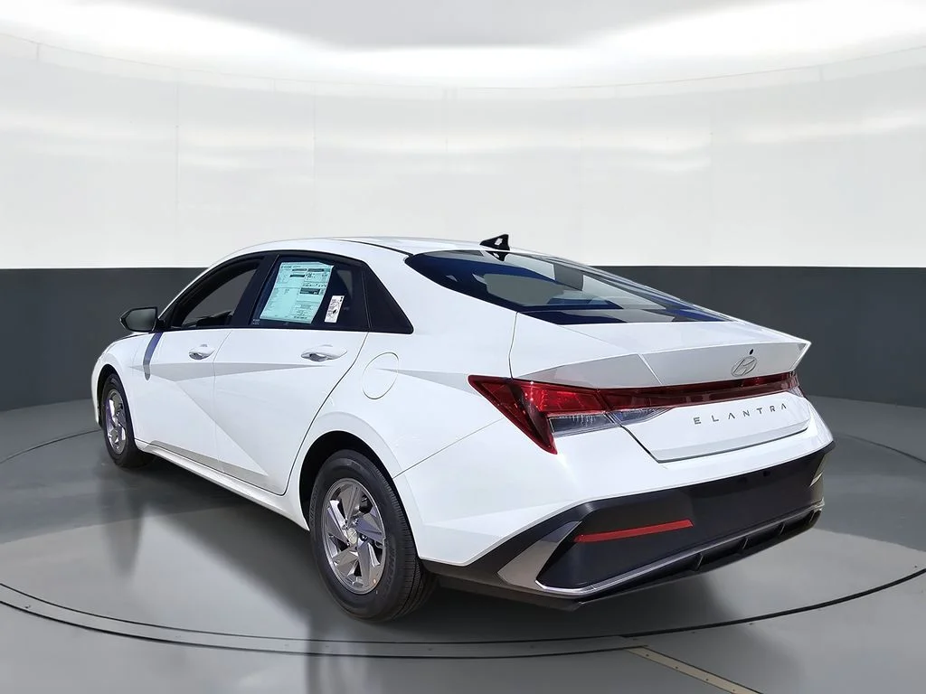 New 2026 White Hyundai SE image 4