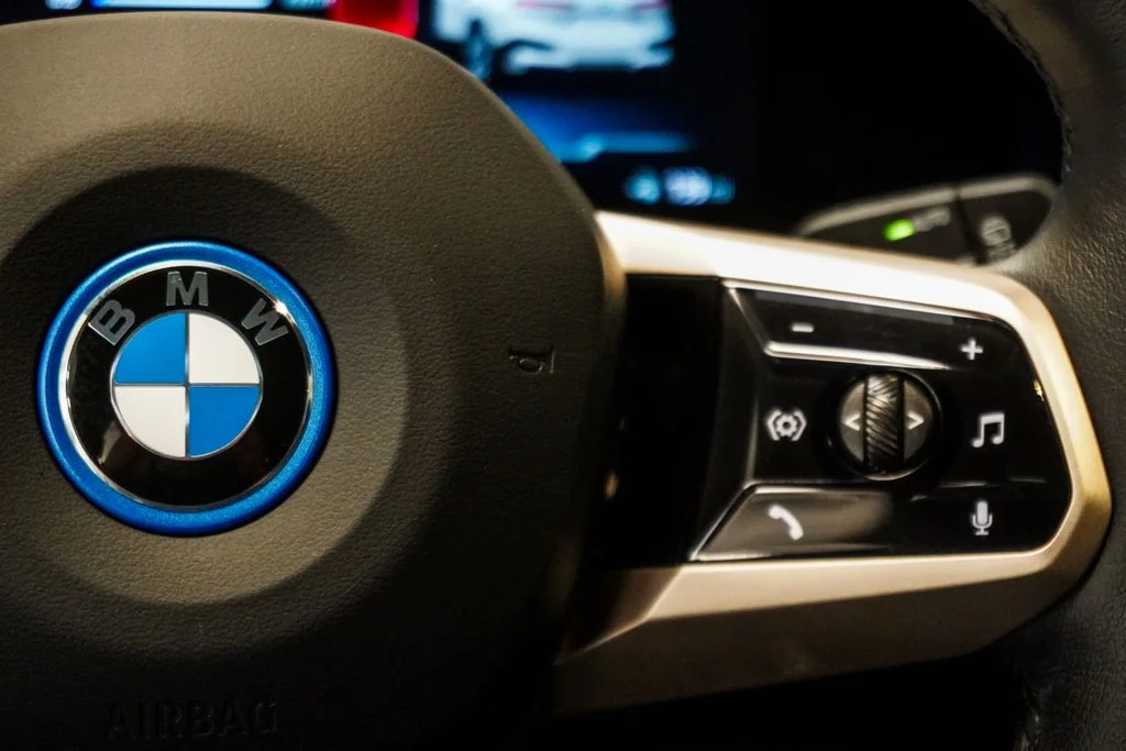 Used 2024 White BMW xDrive50 image 14