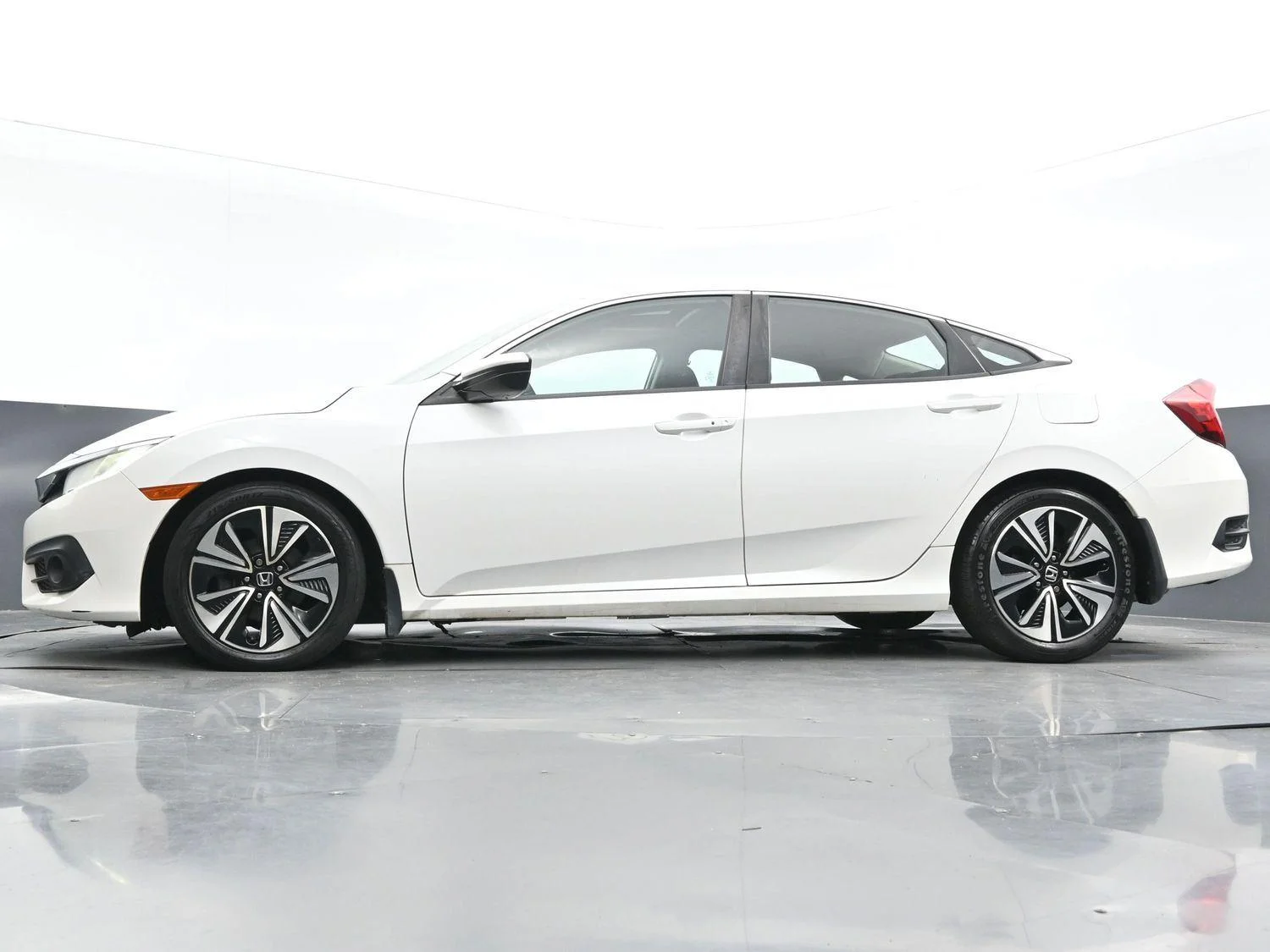 Used 2016 White Orchid Pearl Honda EX-T image 39