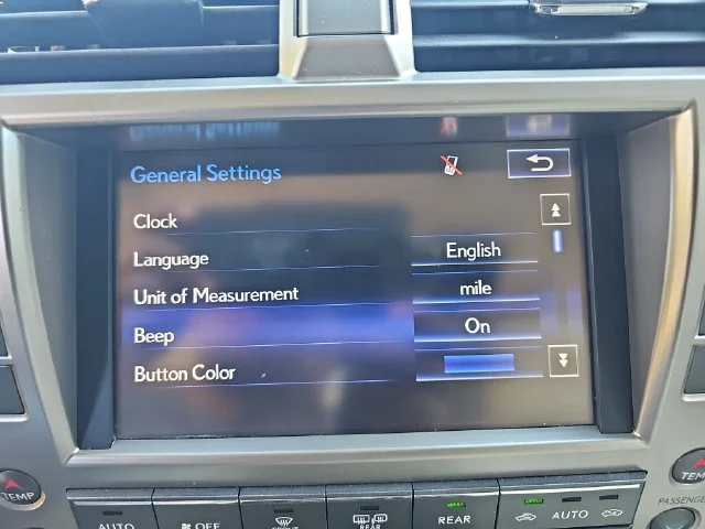 Used 2021 White Lexus 460 image 21