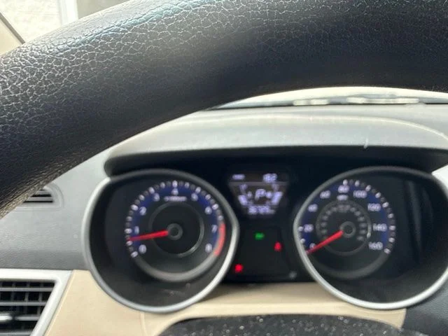 Used 2014 Red Hyundai SE image 17