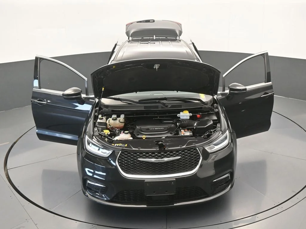 Used 2023 Brilliant Black Crystal Pearlcoat Chrysler Touring L image 71