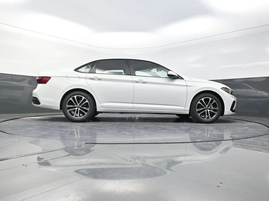 New 2026  Volkswagen 1.5T Sport image 27