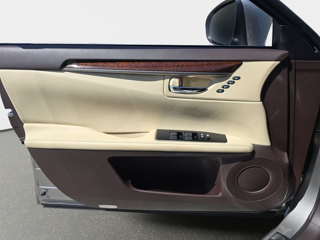 Used 2017 Silver Lexus 350 image 29