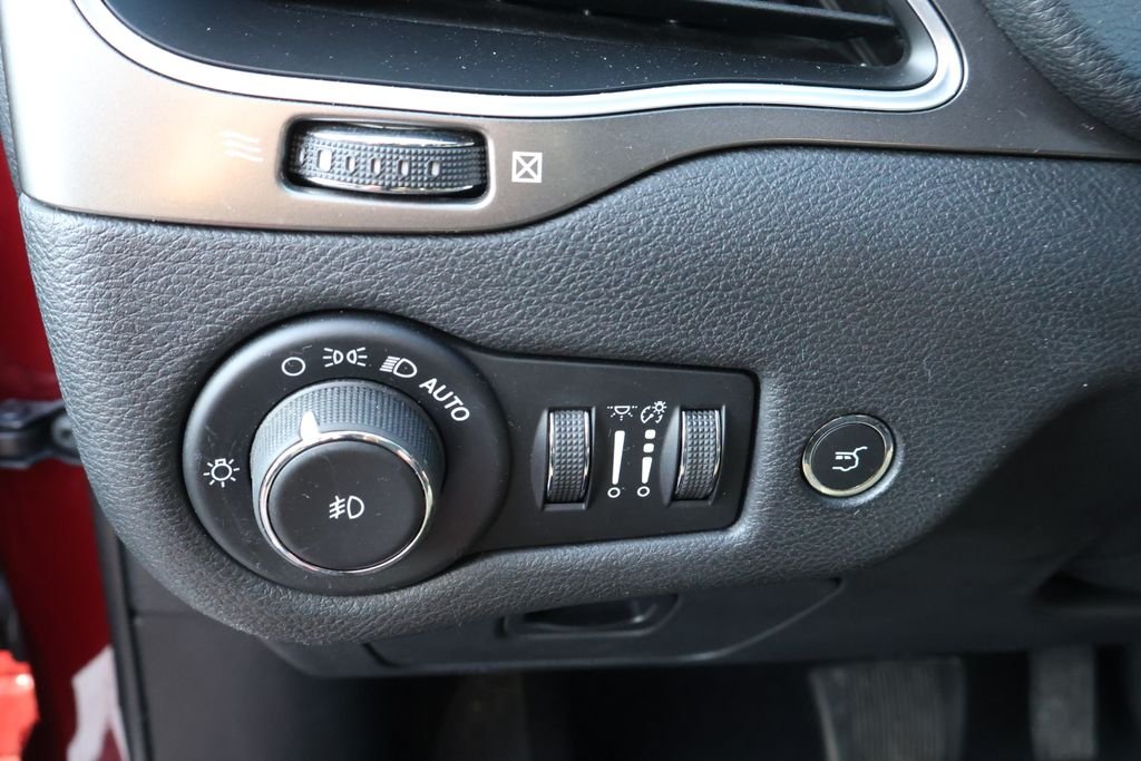2021 Jeep Cherokee Latitude Lux - Photo 14