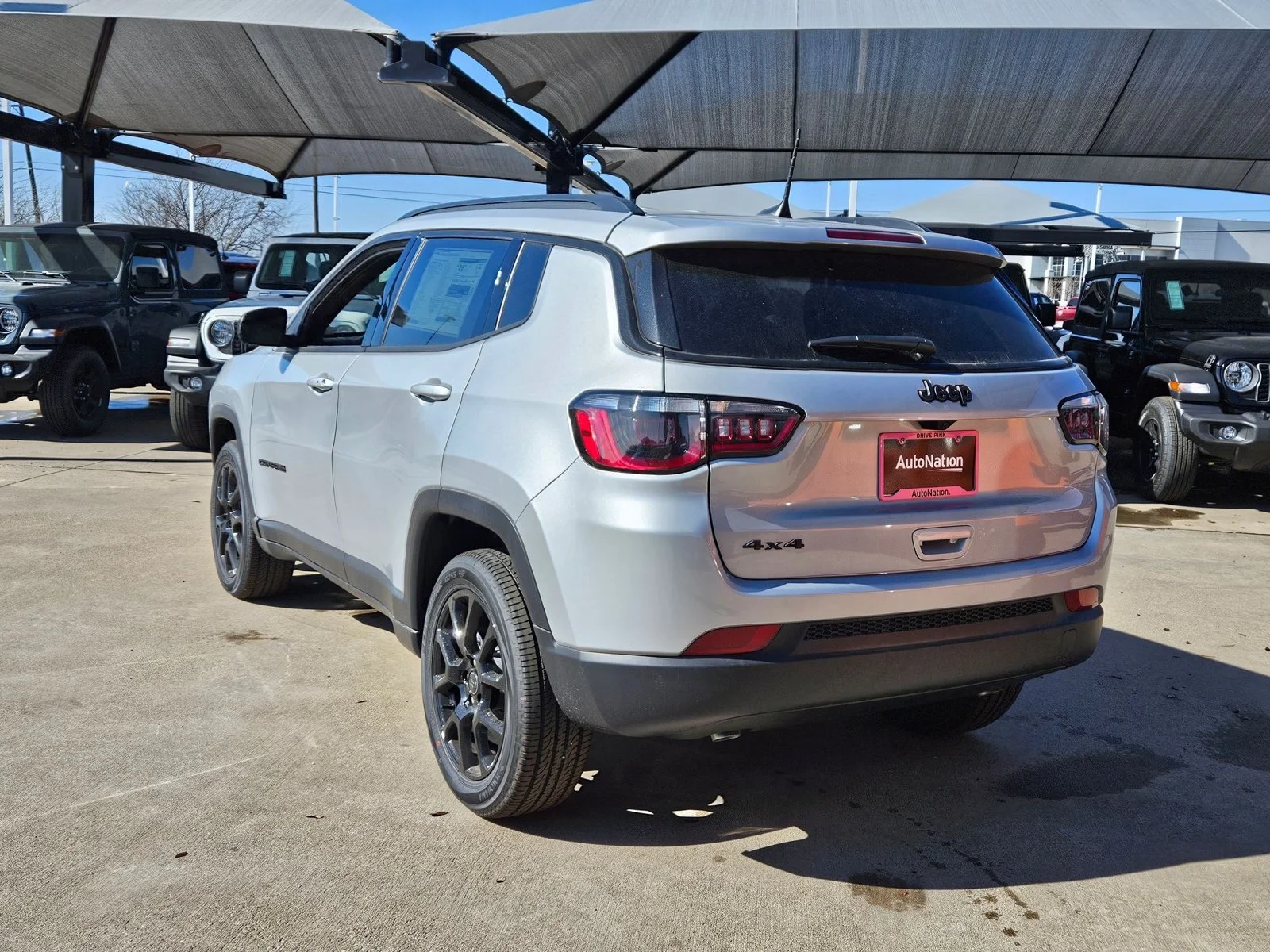 New 2026 Silver Zynith Metallic Clearcoat Jeep Latitude Altitude image 9