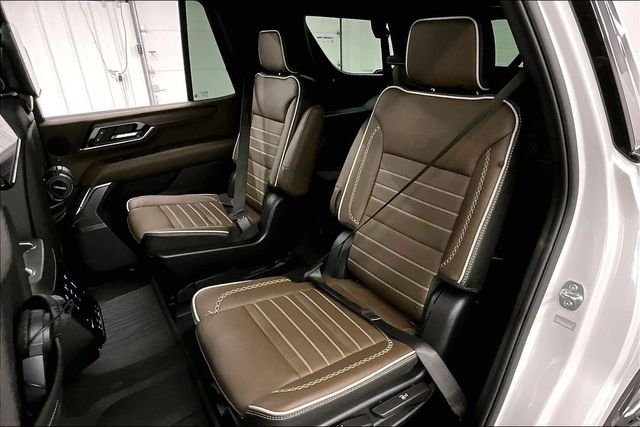 Used 2025 White Frost Tricoat GMC Denali Ultimate image 25