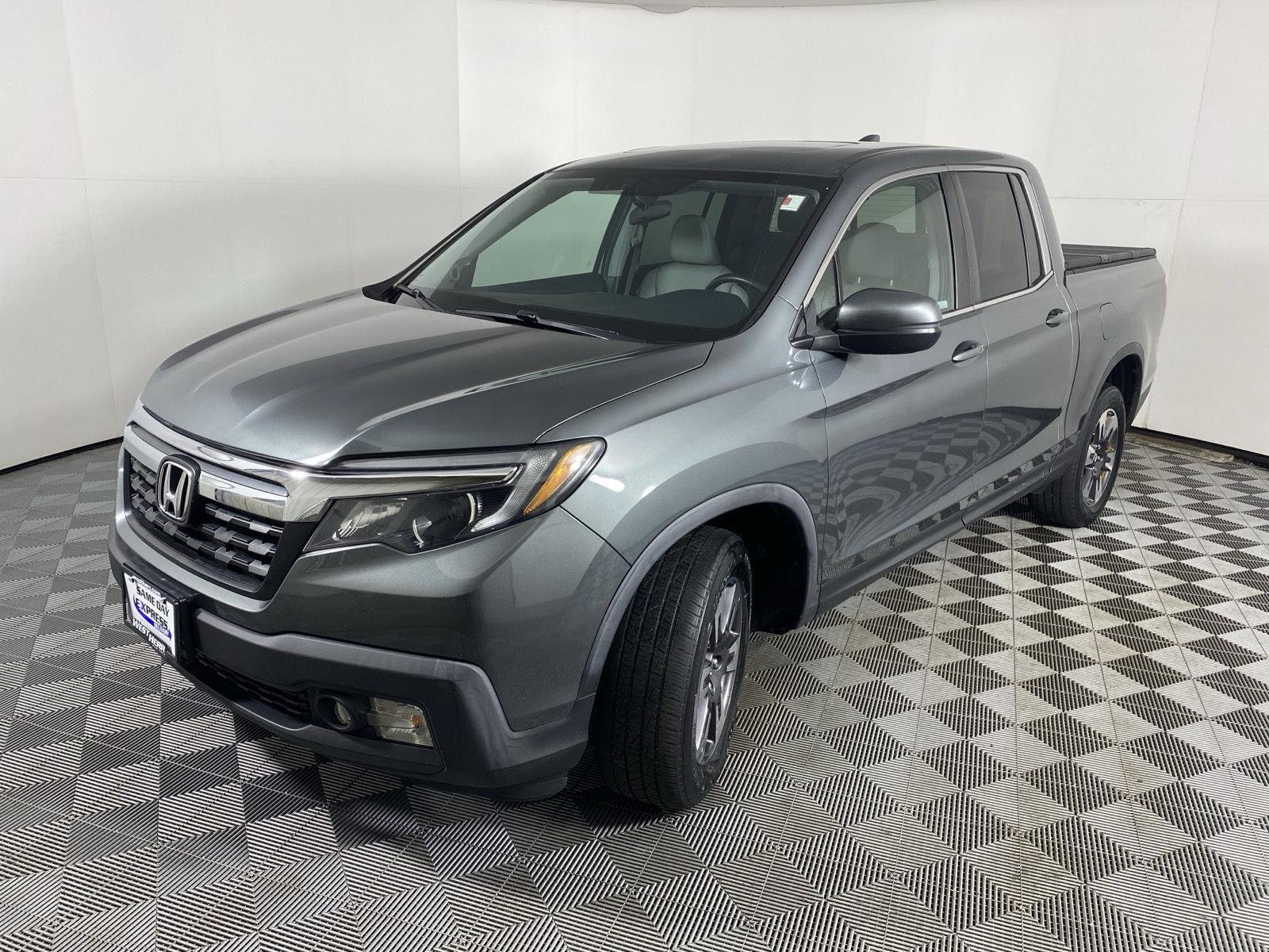 Used 2019 Forest Mist Metallic Honda RTL image 3