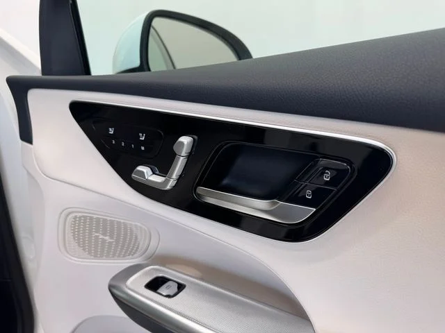 New 2026 Polar White Mercedes-Benz GLC 300 image 38