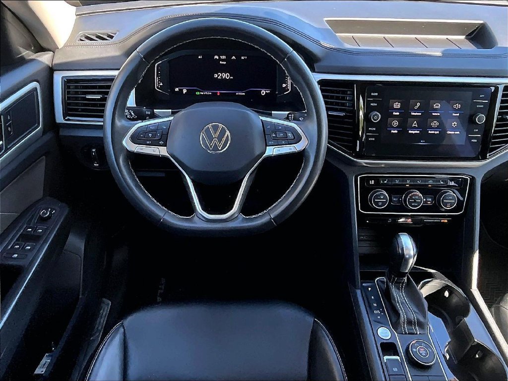 Used 2022 Black Volkswagen 3.6L V6 SE w/Technology image 18