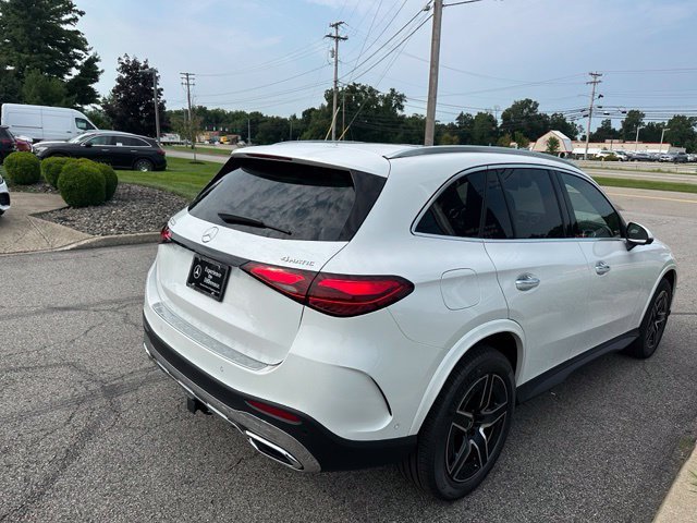 New 2026 MANUFAKTUR Moonlight White Metallic Mercedes-Benz GLC 300 image 44