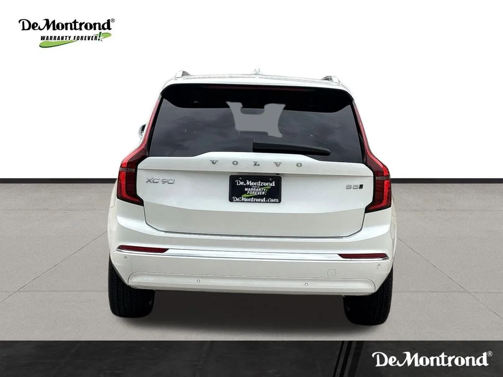 New 2026 Crystal White Volvo Plus image 5
