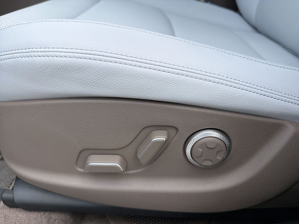New 2026 White Genesis 2.5T ADVANCED image 12