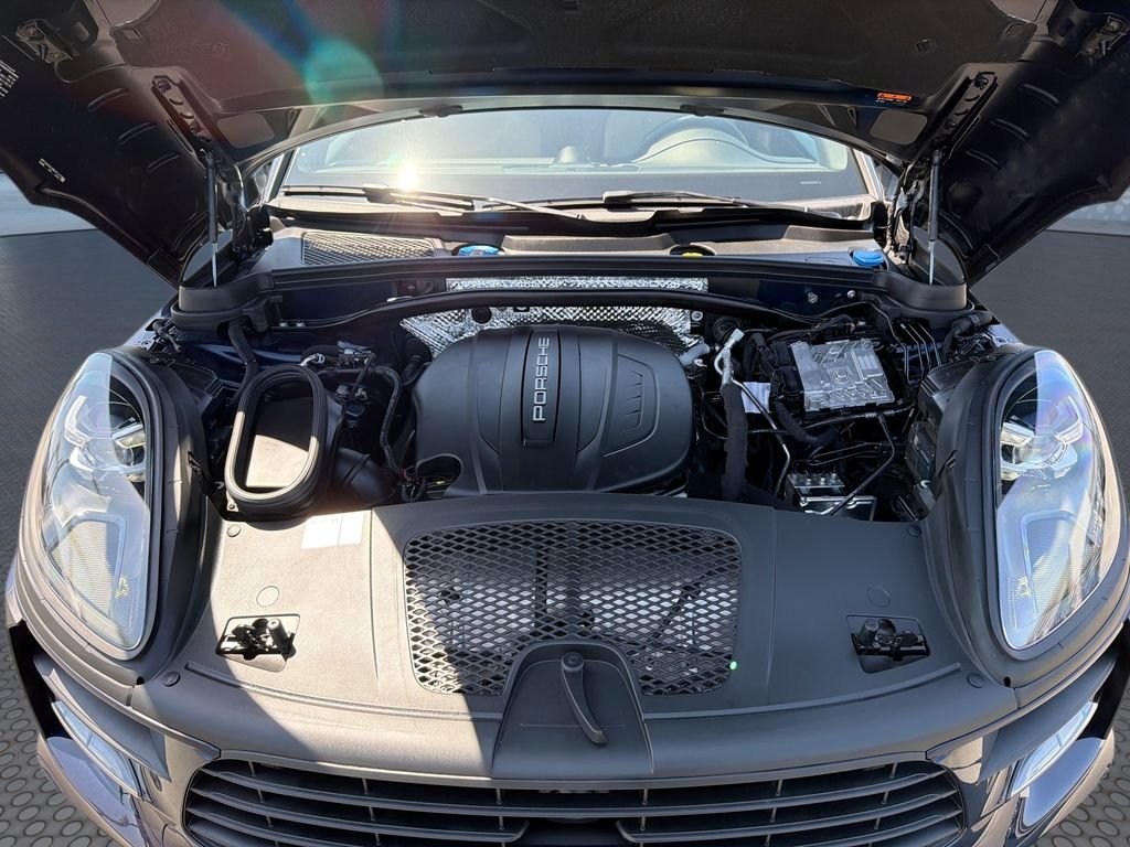 Used 2021  Porsche Base image 18