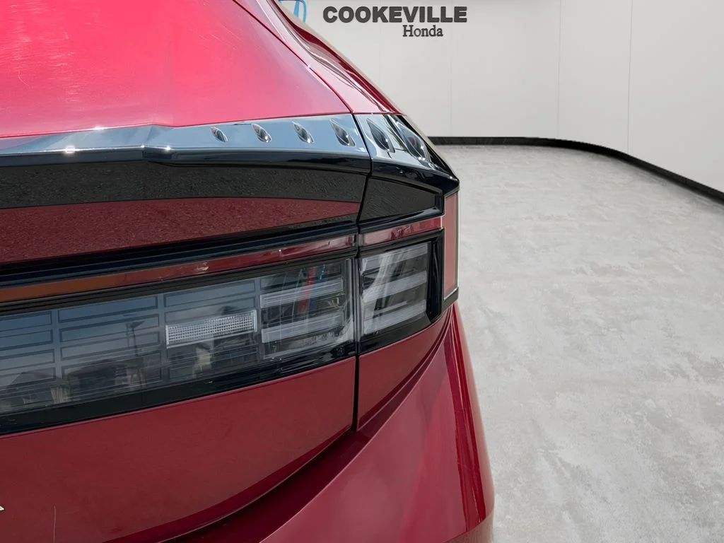 Used 2025 Ultimate red Hyundai SEL image 4
