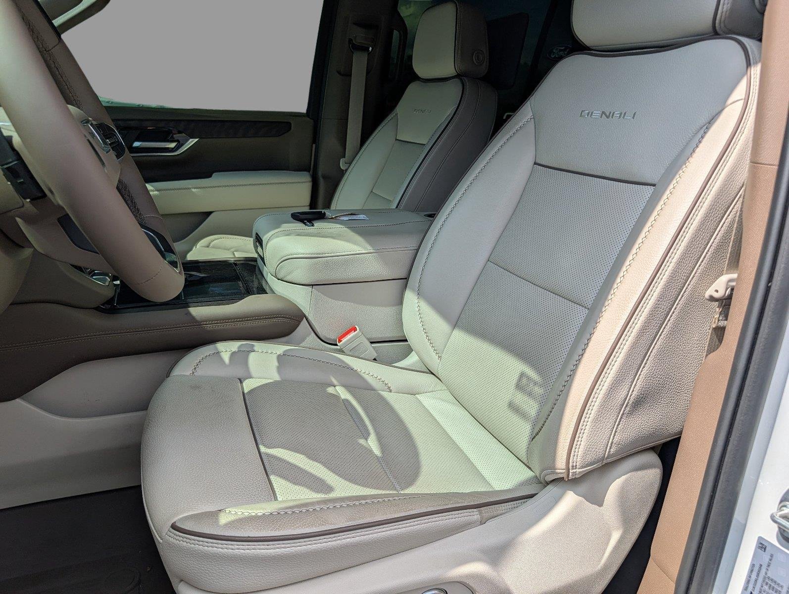 Used 2025 White Frost Tricoat GMC Denali image 10