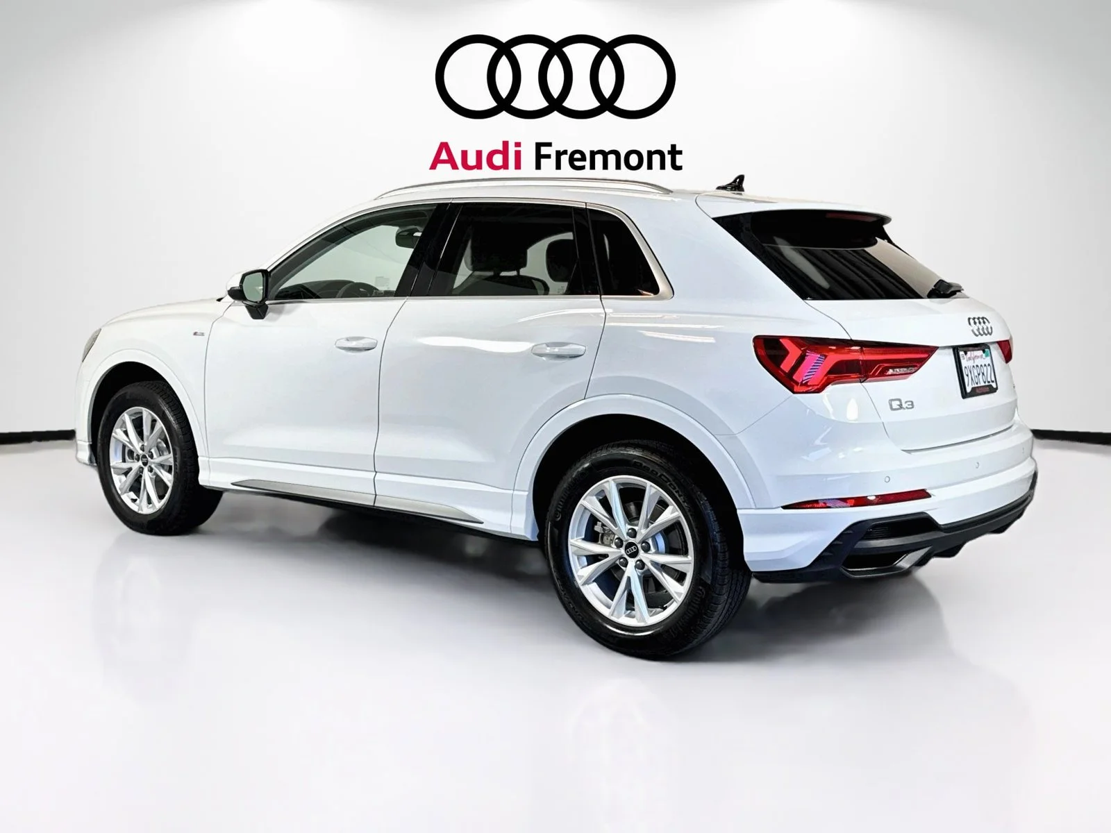 Used 2025 Glacier White Audi S line Premium image 8
