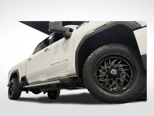 Used 2021 White GMC Denali image 2