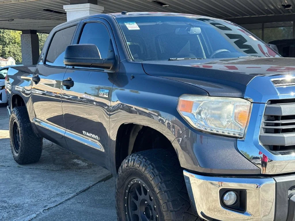 Used 2015 Gray Toyota SR5 image 2