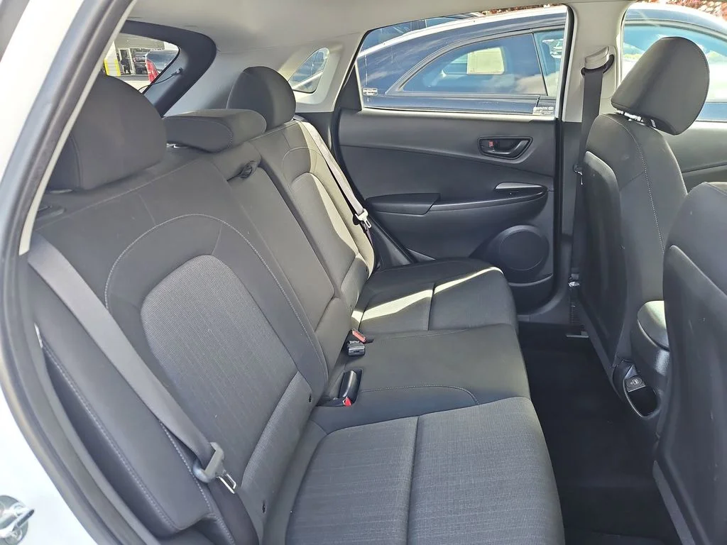 Used 2023 Lunar White Hyundai SEL image 27
