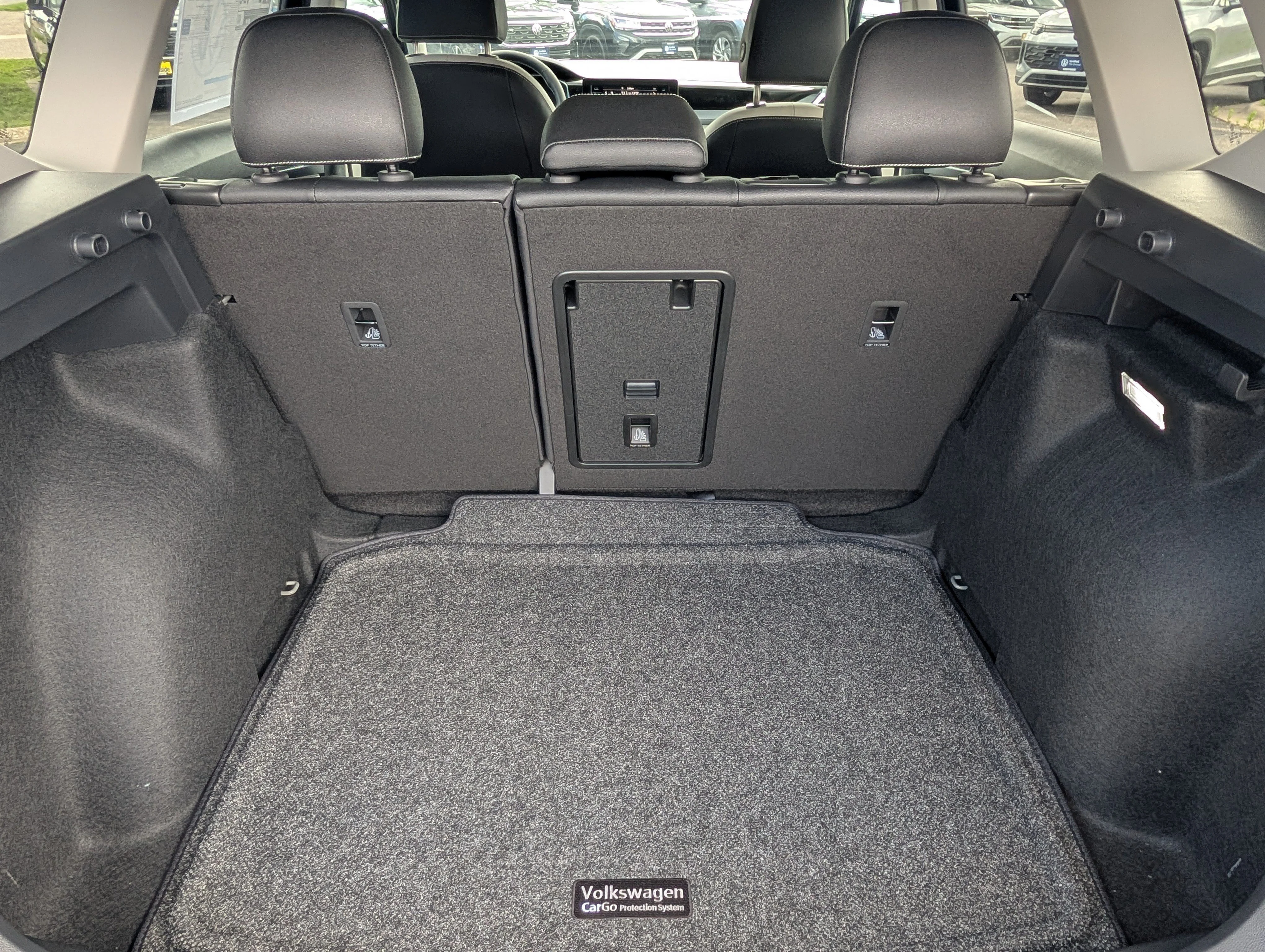 New 2026 Deep Black Pearl Volkswagen SE image 5