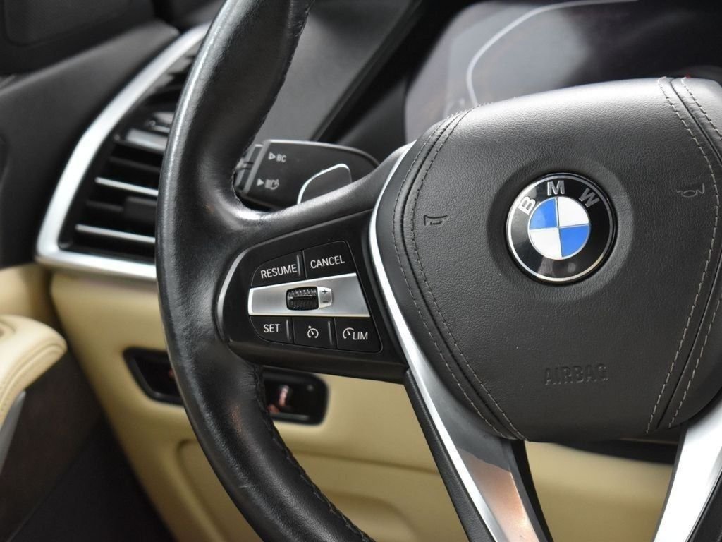 Used 2022 White Metallic BMW sDrive40i image 20