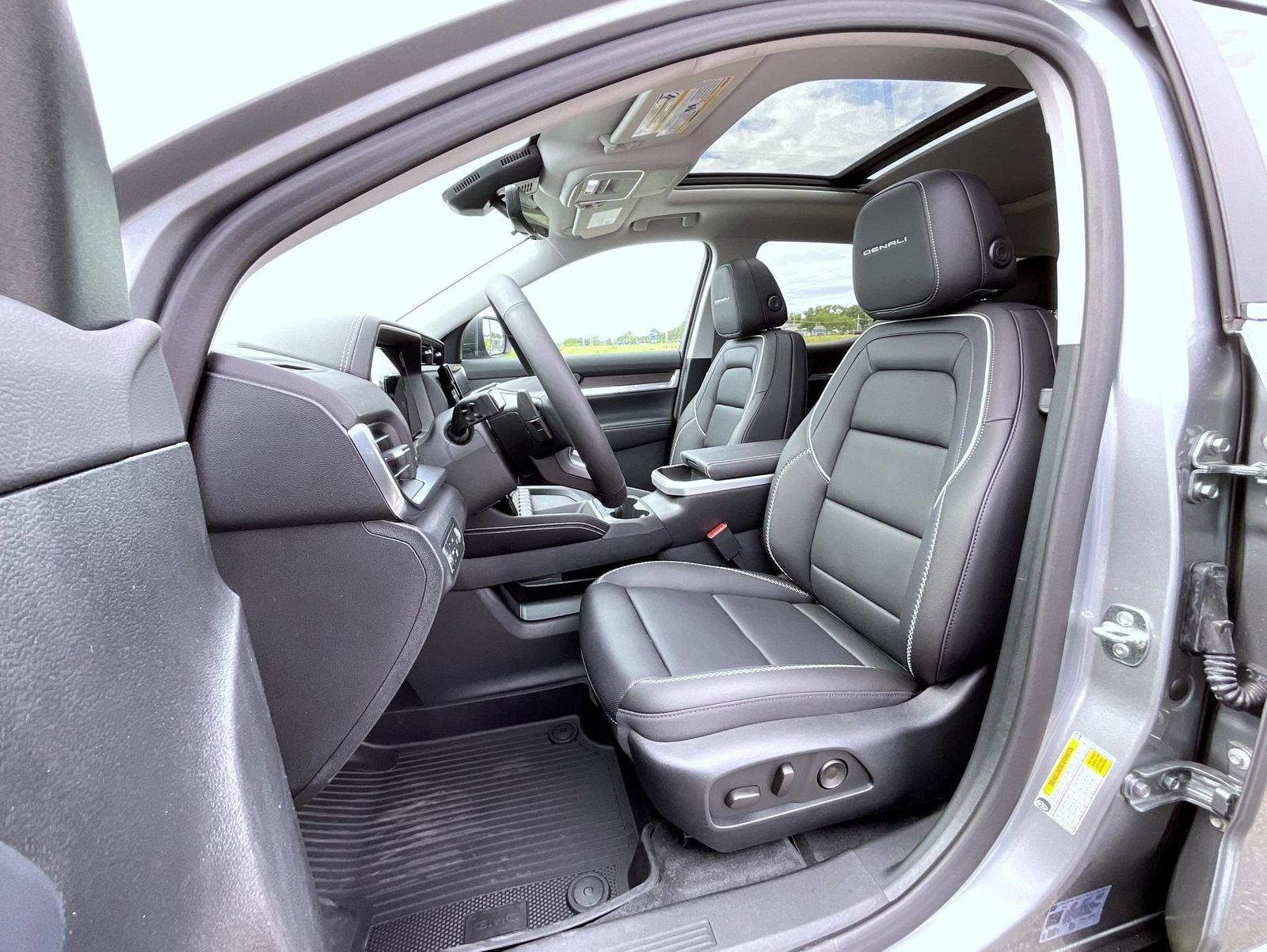 2026 GMC Terrain Denali - Photo 10