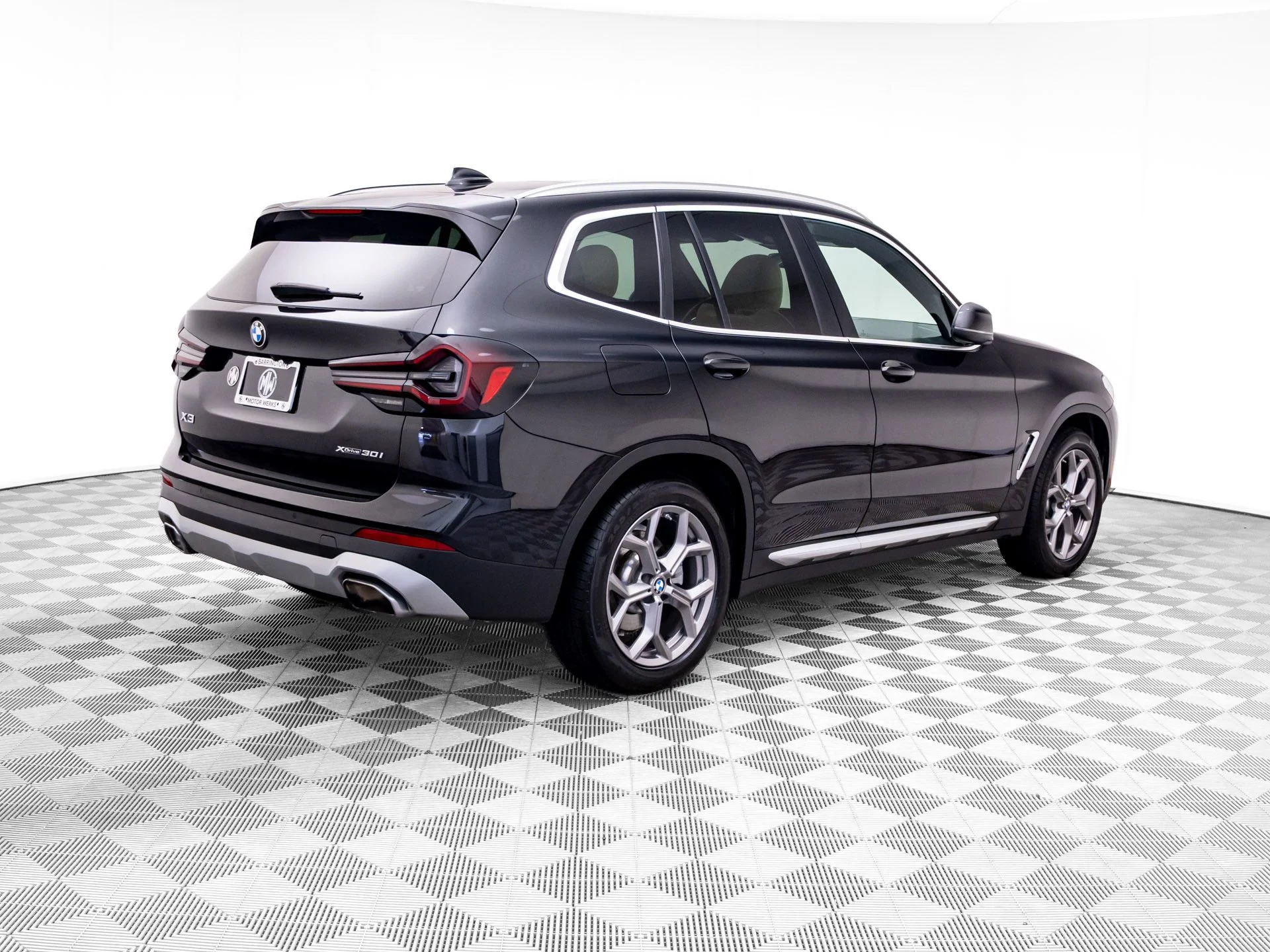 Used 2023 Black BMW xDrive30i image 5