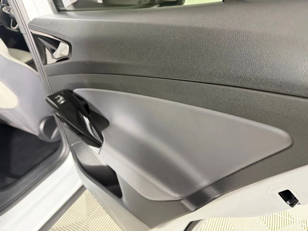 Used 2021 White Volkswagen Pro S image 30