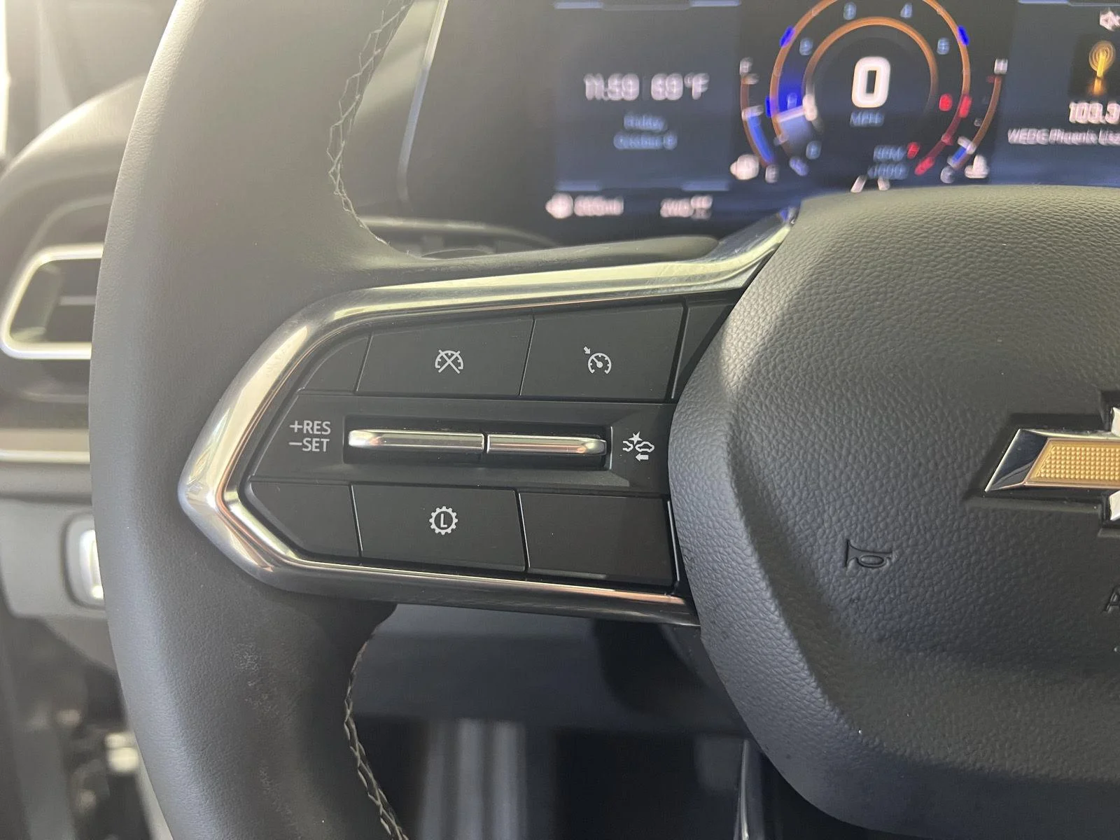 Used 2025 Sterling Gray Metallic Chevrolet AWD LT image 9