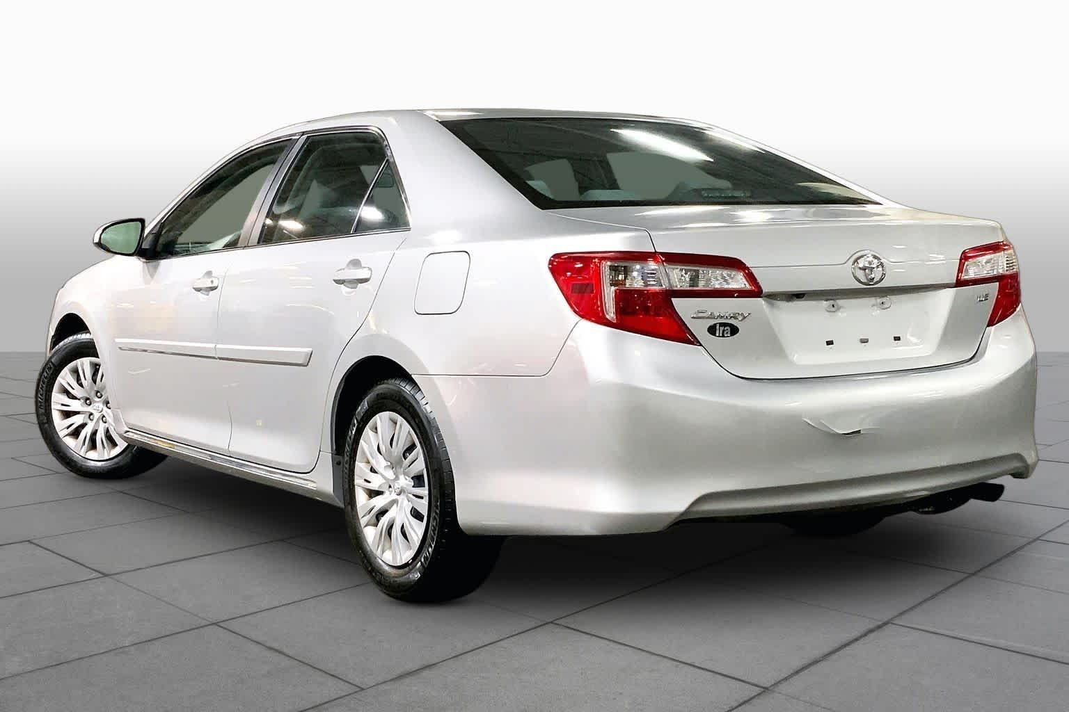 Used 2014 Classic Silver Metallic Toyota LE image 12