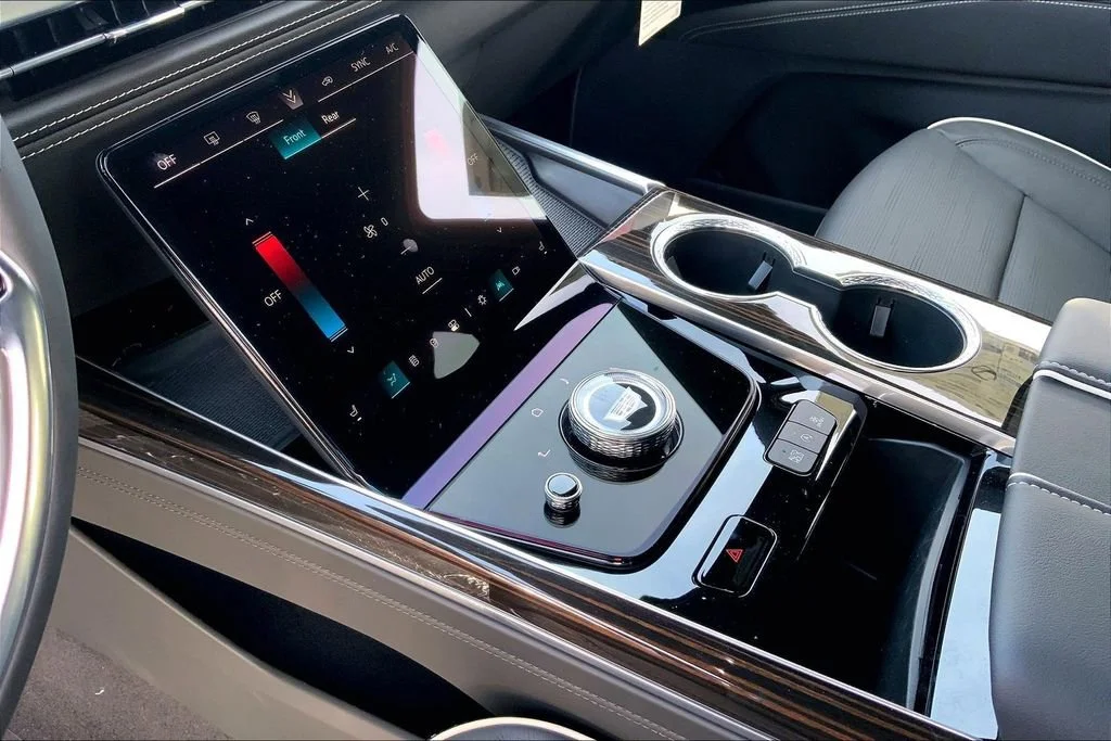 2026 Cadillac Escalade Luxury - Photo 10