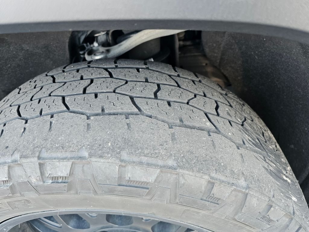 Used 2019 Black GMC SLE image 15