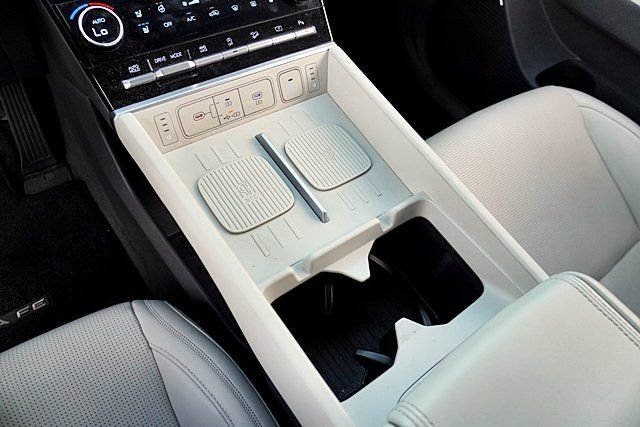 Used 2024 Green Hyundai Calligraphy image 31