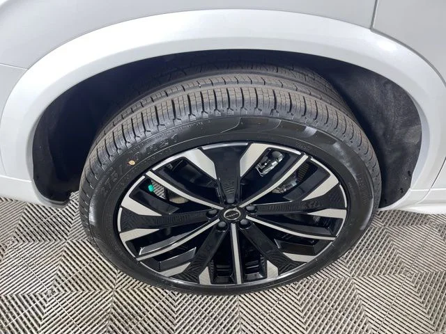 2025 Volvo XC90 Plus - Photo 10