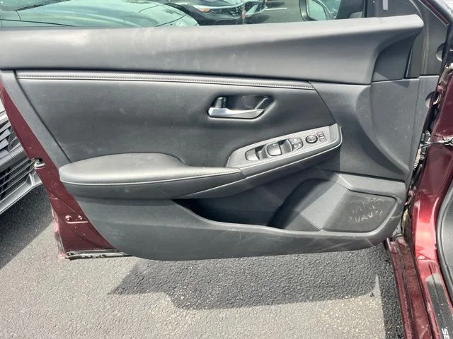 Used 2022  Nissan SV image 9