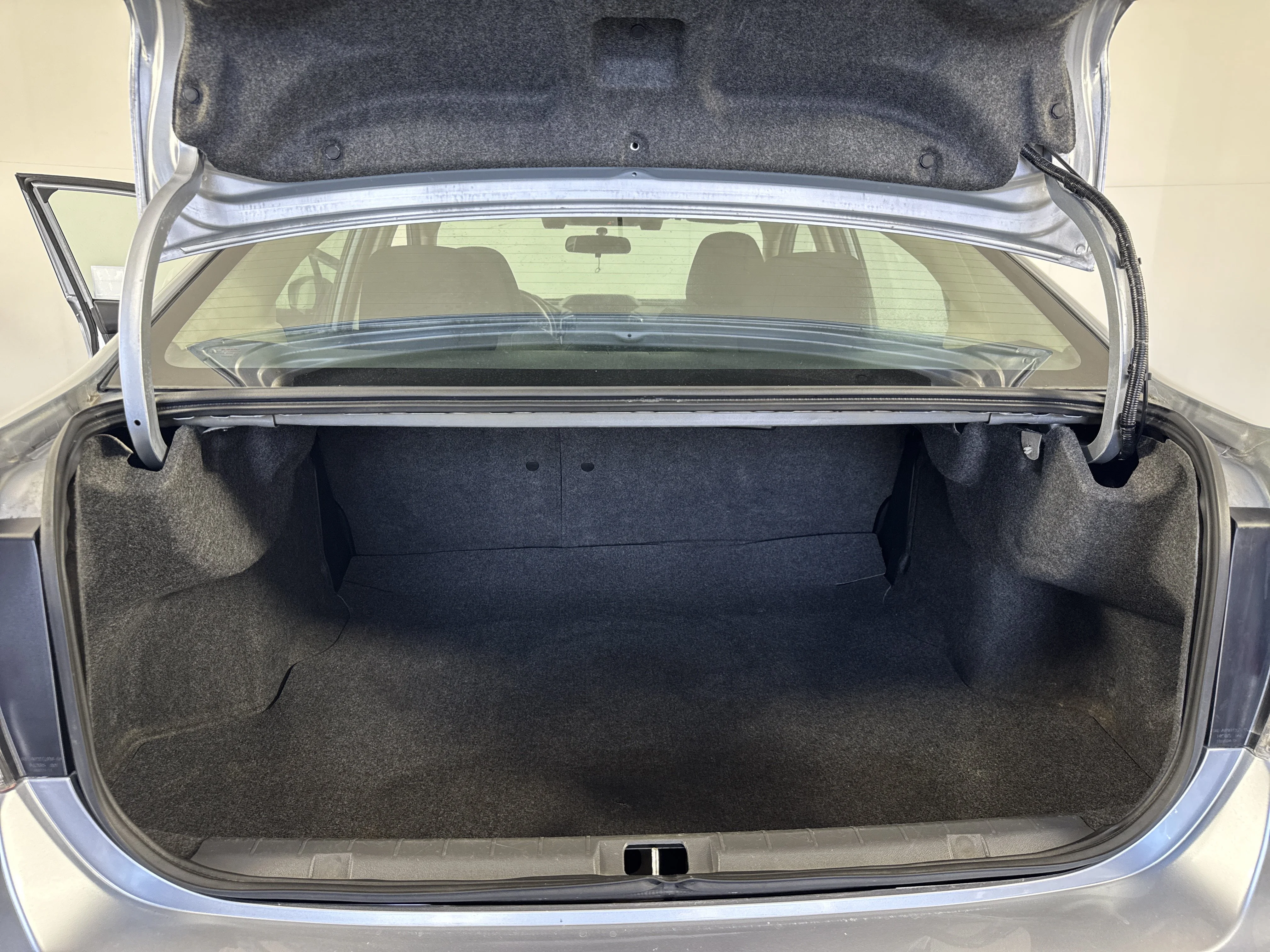 Used 2020 Ice Silver Metallic Subaru Base image 33