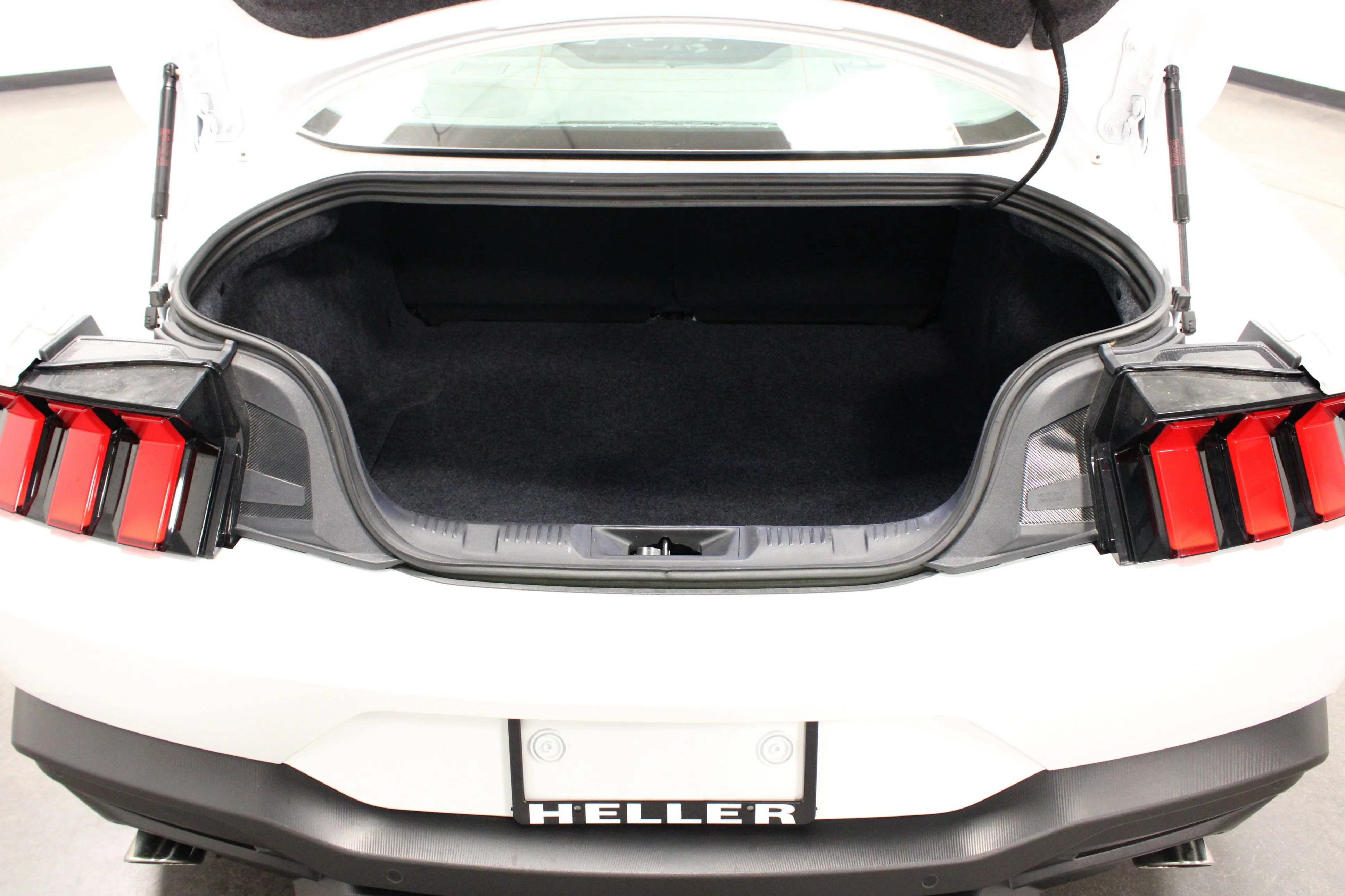 Used 2024 Oxford White Ford EcoBoost image 12