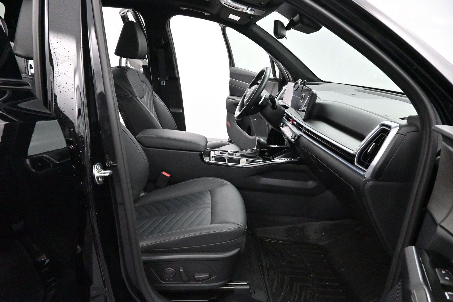 Used 2024 Ebony Black Kia X-Pro SX Prestige image 36