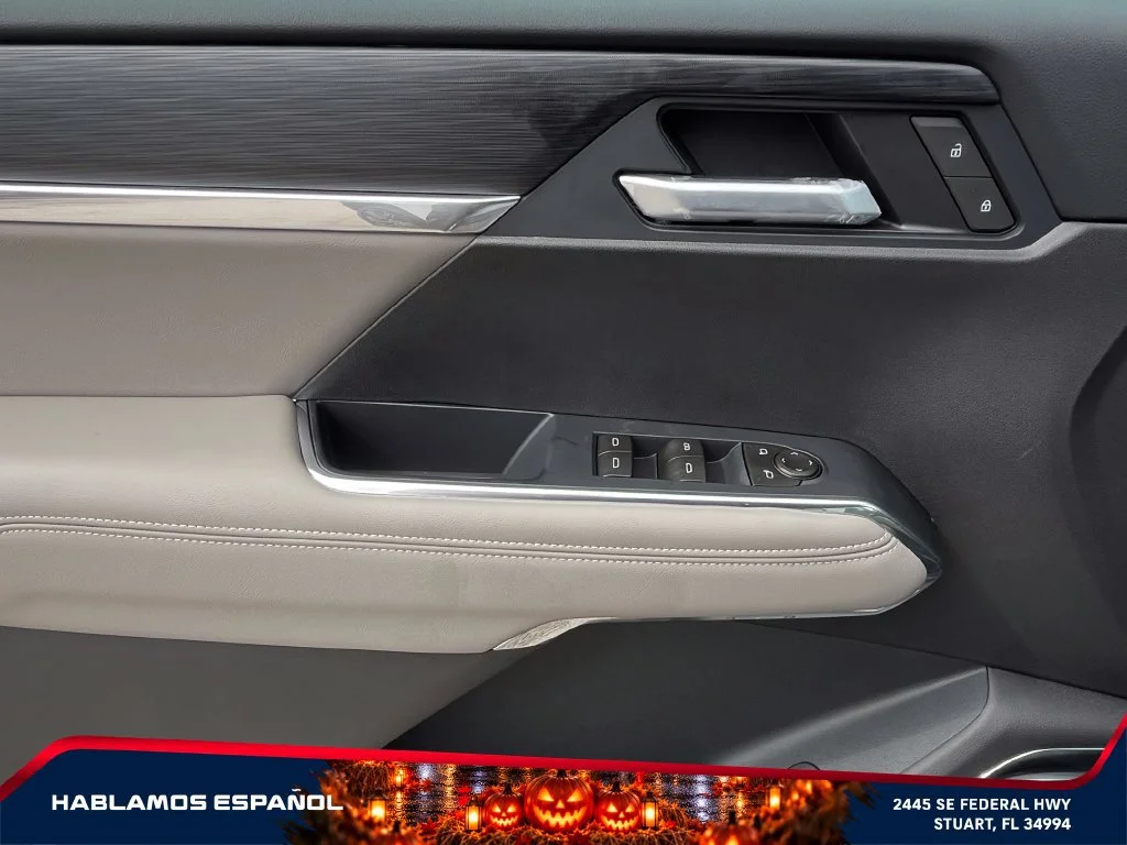 New 2027 Glacier White Tricoat GMC Elevation image 24
