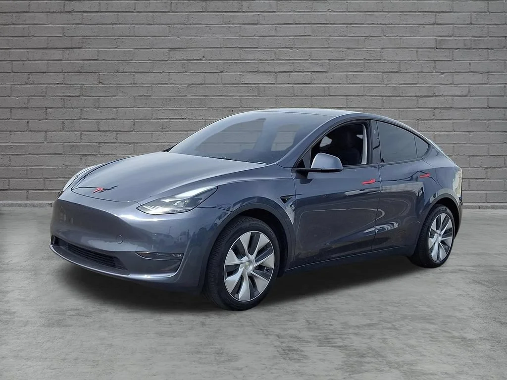 Used 2023  Tesla Long Range image 5