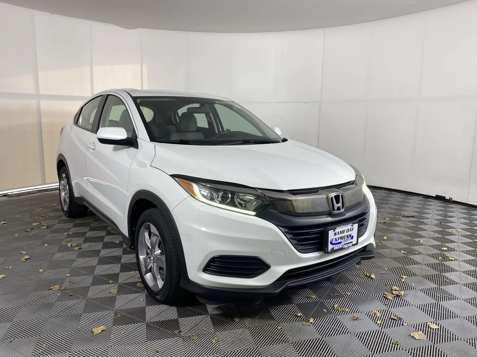 Used 2019 Platinum White Pearl Honda LX image 10