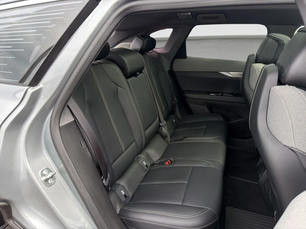 Used 2025 Silver Cadillac Luxury image 19