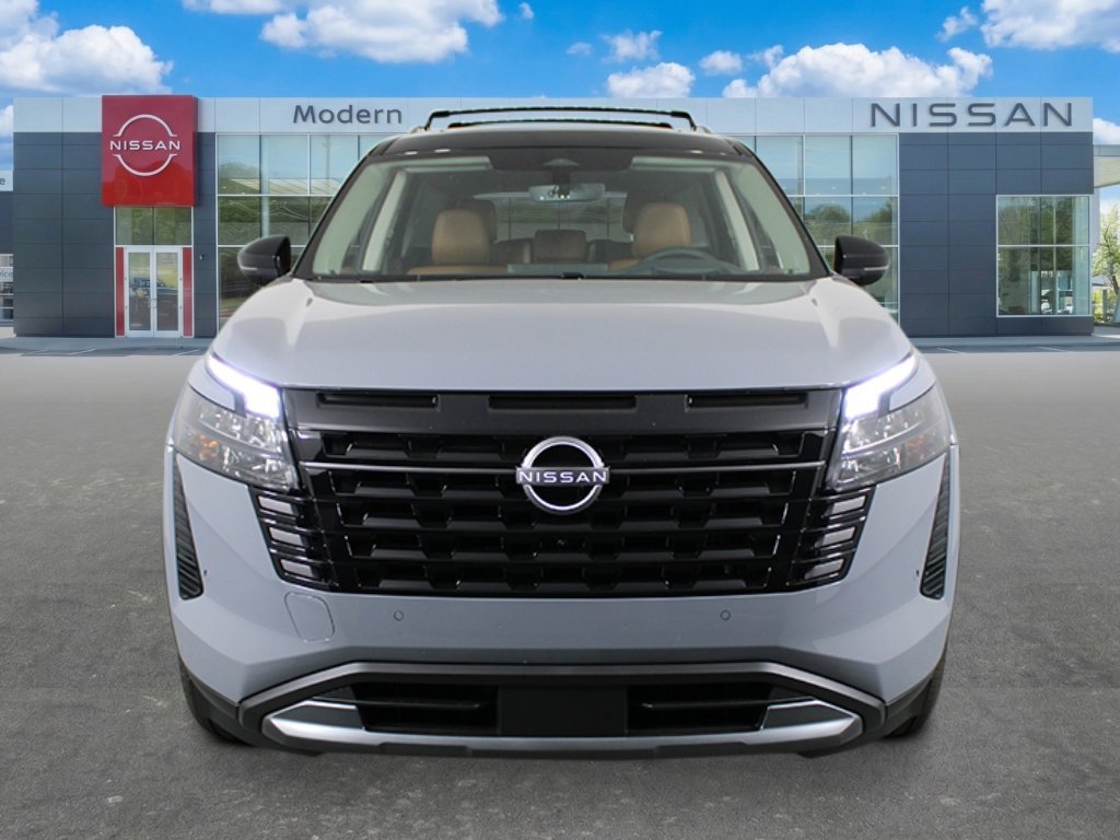 New 2026 Boulder Gray Pearl / Super Black Two-tone Nissan Platinum image 8