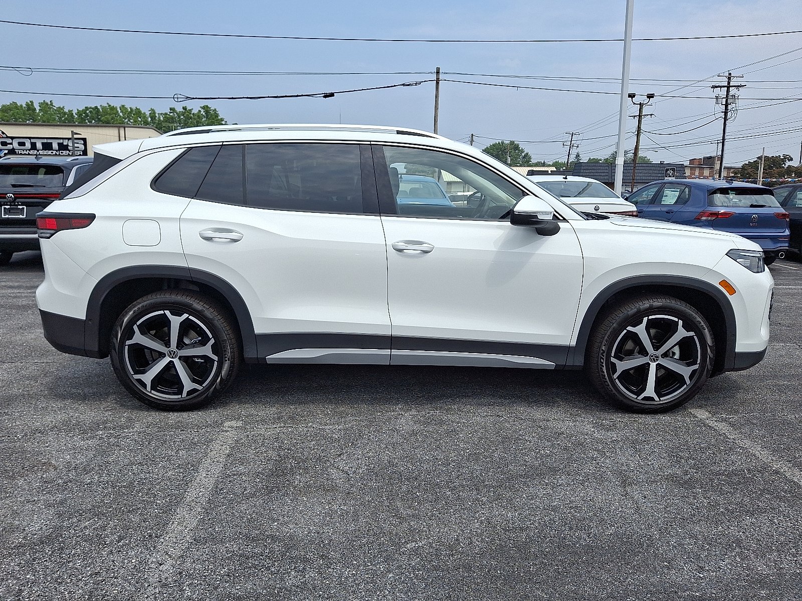 2025 Volkswagen Tiguan SE photo 3