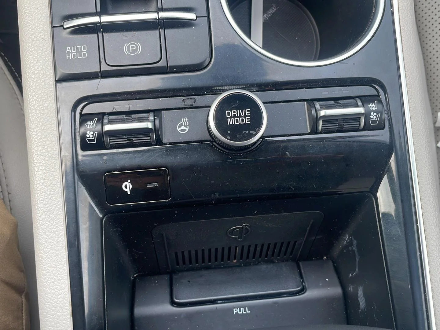 Used 2021 Glacial White Pearl Kia  image 3
