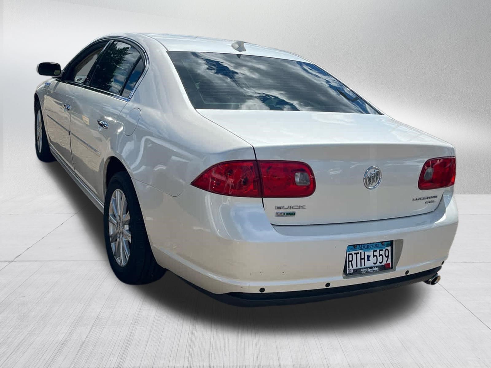 Used 2011 WHITE DIAMOND TRICOAT Buick CXL image 5
