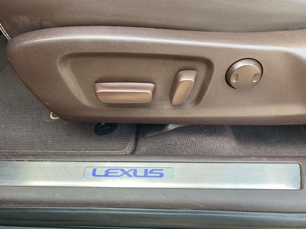 Used 2018 Obsidian Lexus Base image 14