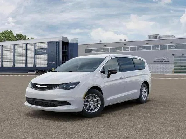 2026 Chrysler Voyager LX - Photo 2